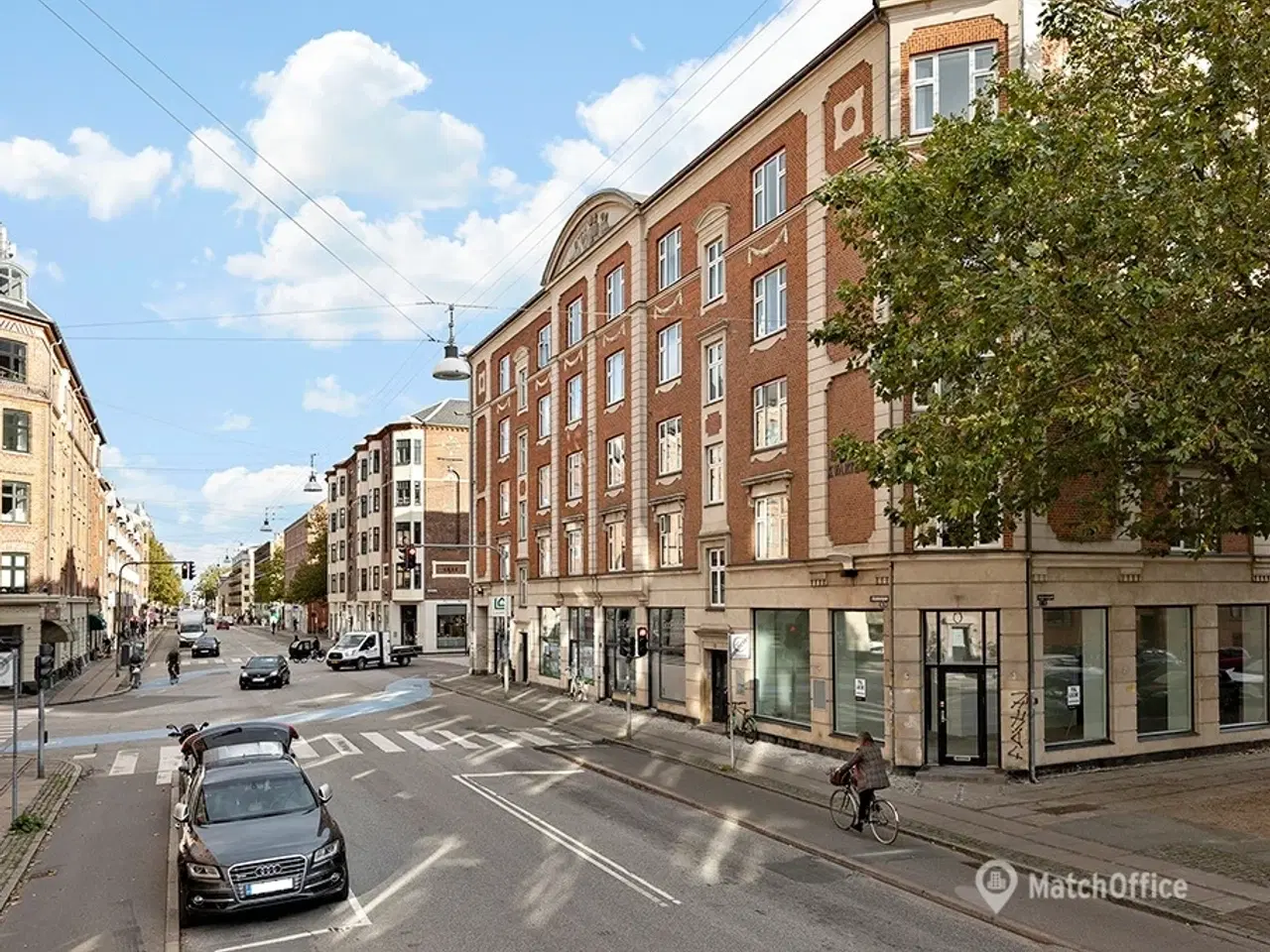 Billede 1 - Hjørnebutik i den hyggelige handelsgade Holmbladsgade på Amager