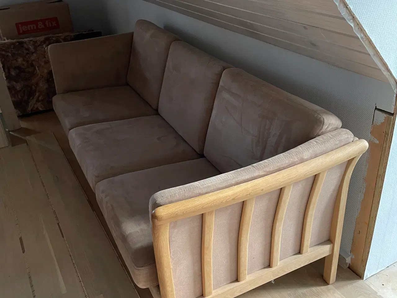 Billede 2 - Velholdt sofa 