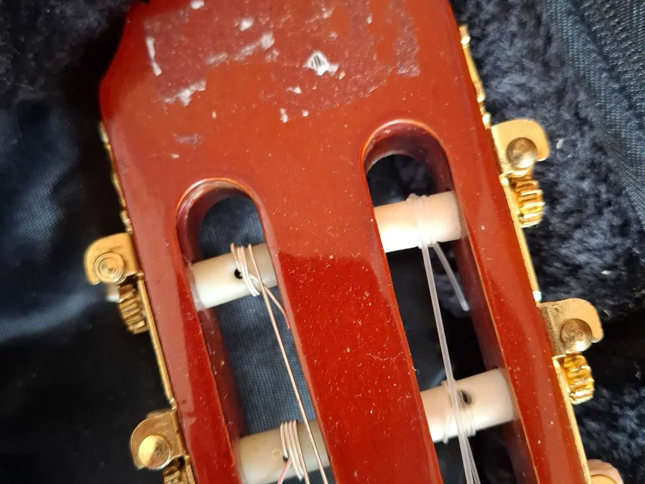 Billede 5 - Guitar har fået nye strenge