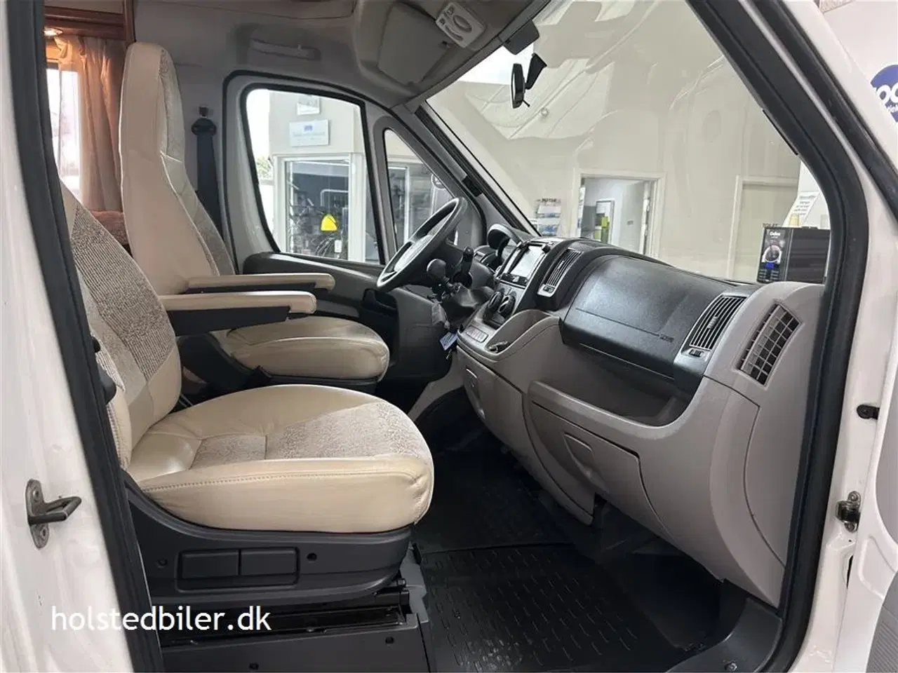 Billede 7 - 2011 - Adria Coral 670 SLT   5 selepladser - km KUN 72000 - 2 enkeltsenge.