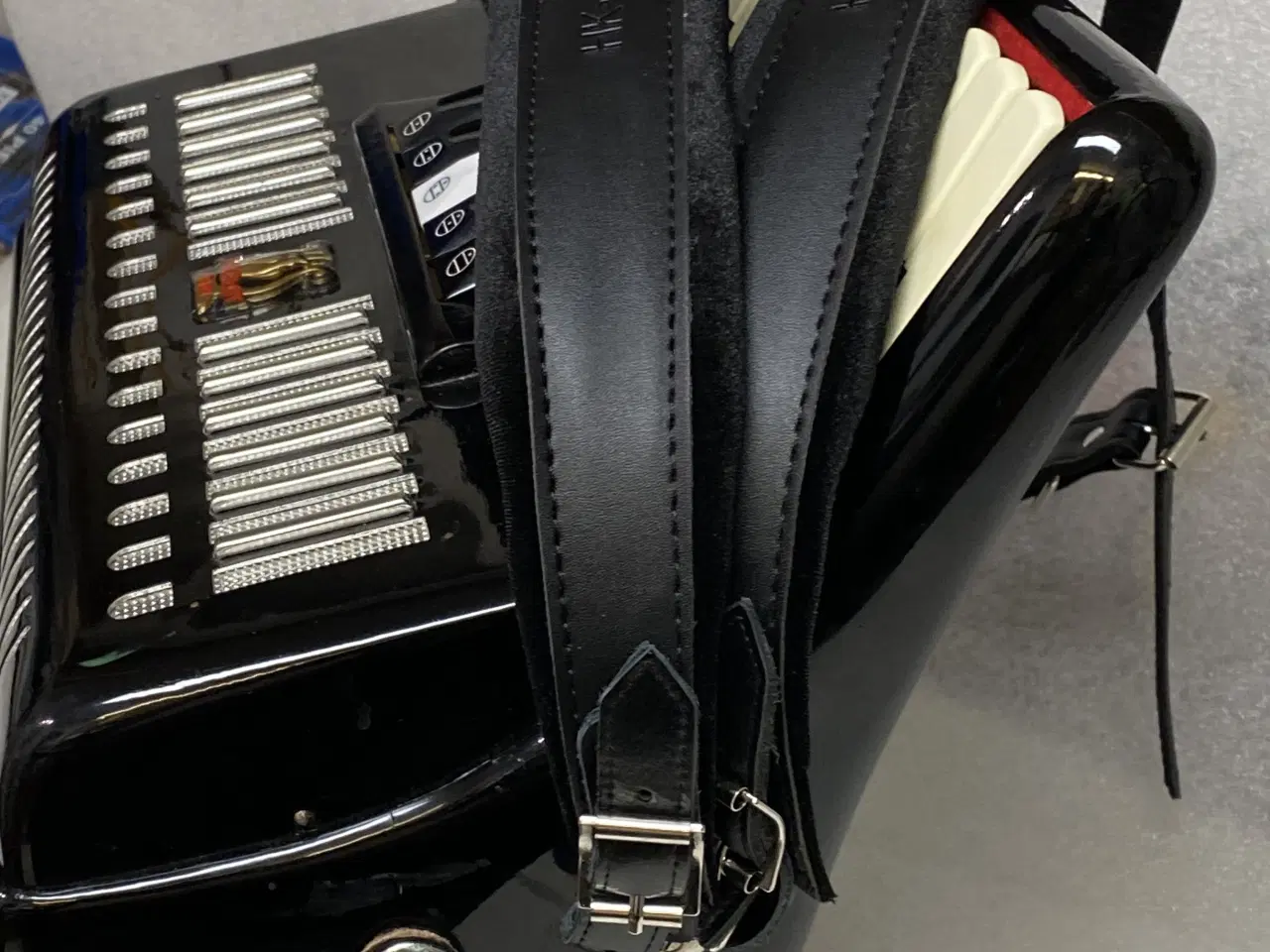 Billede 13 - Perrot harmonika sælges fra samling – nyserviceret