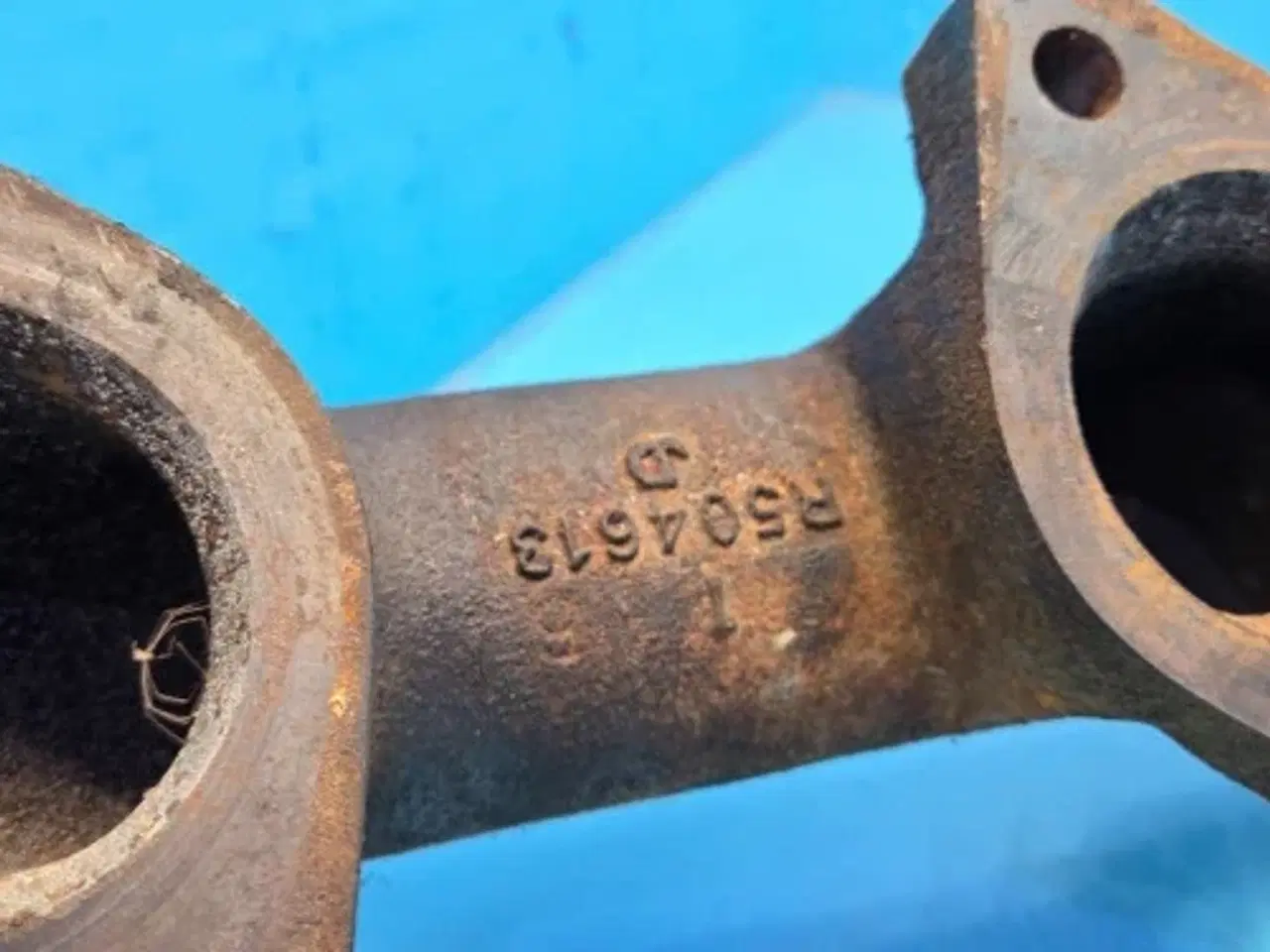 Billede 3 - John Deere 6125HZ001 Udstødningsmanifold R116838