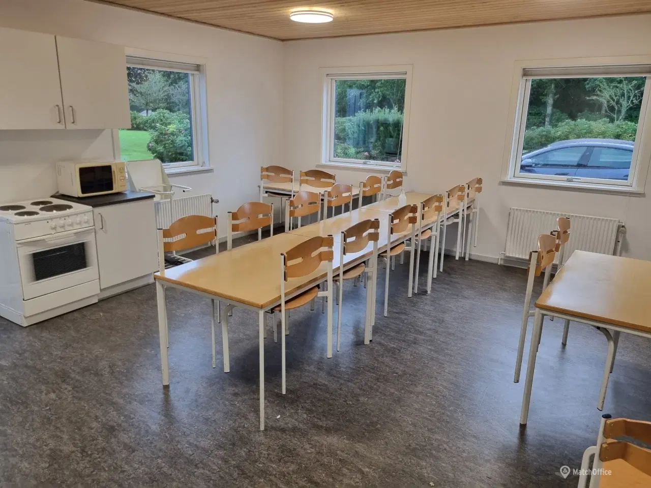 Billede 14 - Lagerbygning med porte og ramper udlejes