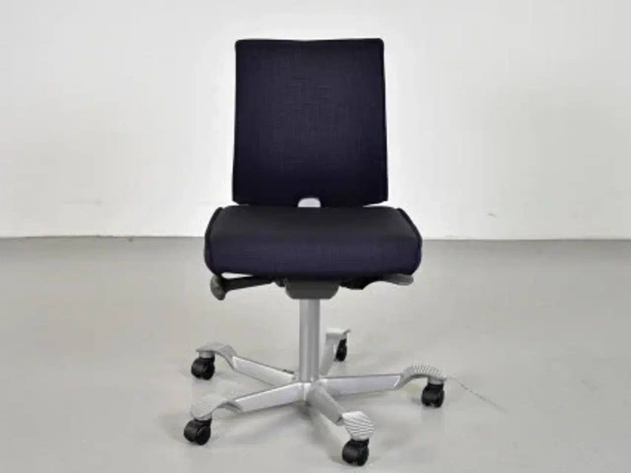 Billede 1 - Häg h05 5200 kontorstol med sort/blå polster og alugråt stel