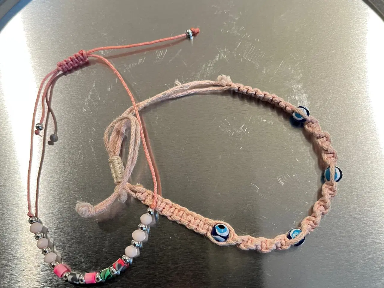 Billede 10 - Almay akrylskrin m. spejl, 2 armbånd og trææske