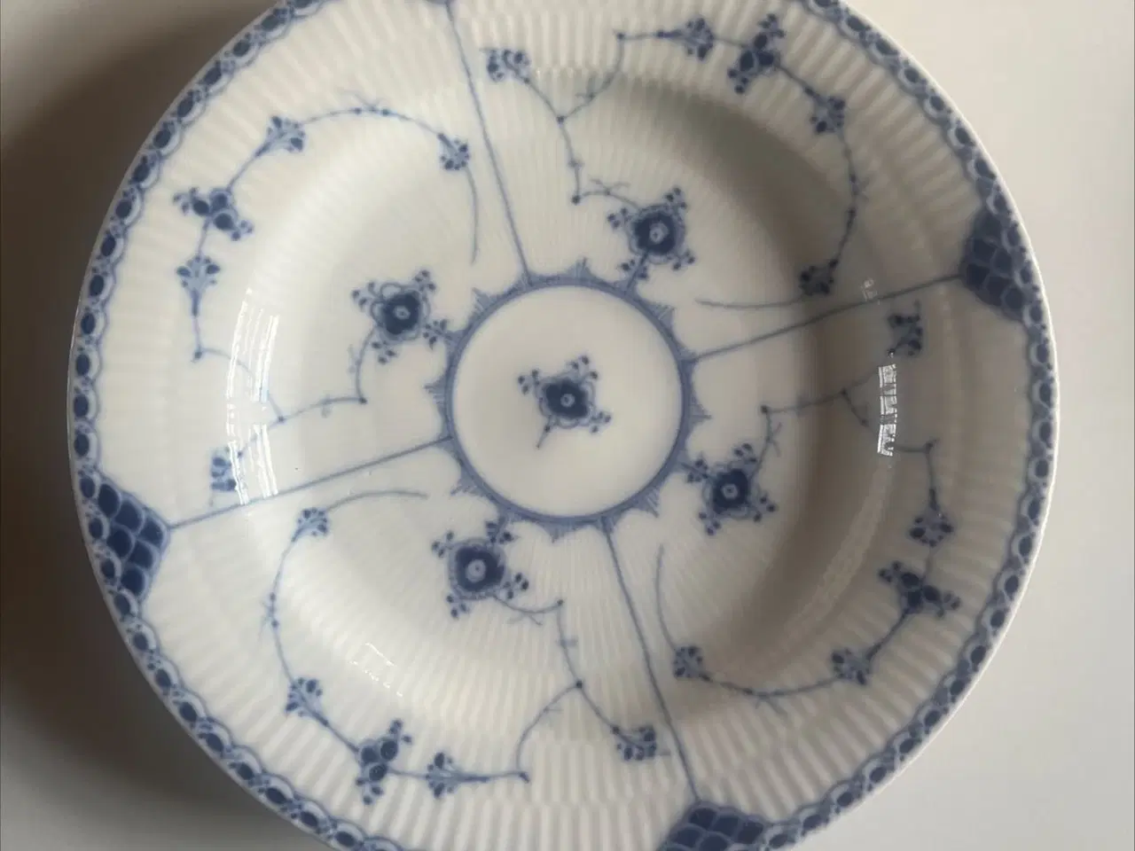 Billede 1 - Musselmalet, halvblonde, flad tallerken 25cm nr. 1