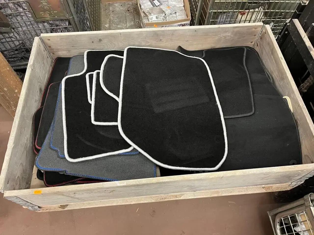 Billede 1 - 28 stk. bilmåtter, ass. Farver og størrelser