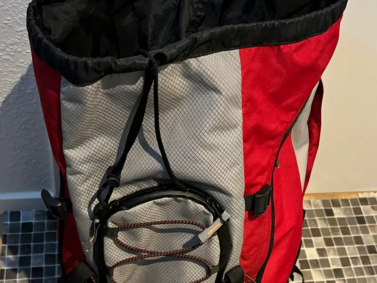 Billede 6 - & Other Stories rygsæk  70 stof unisex rød/grå