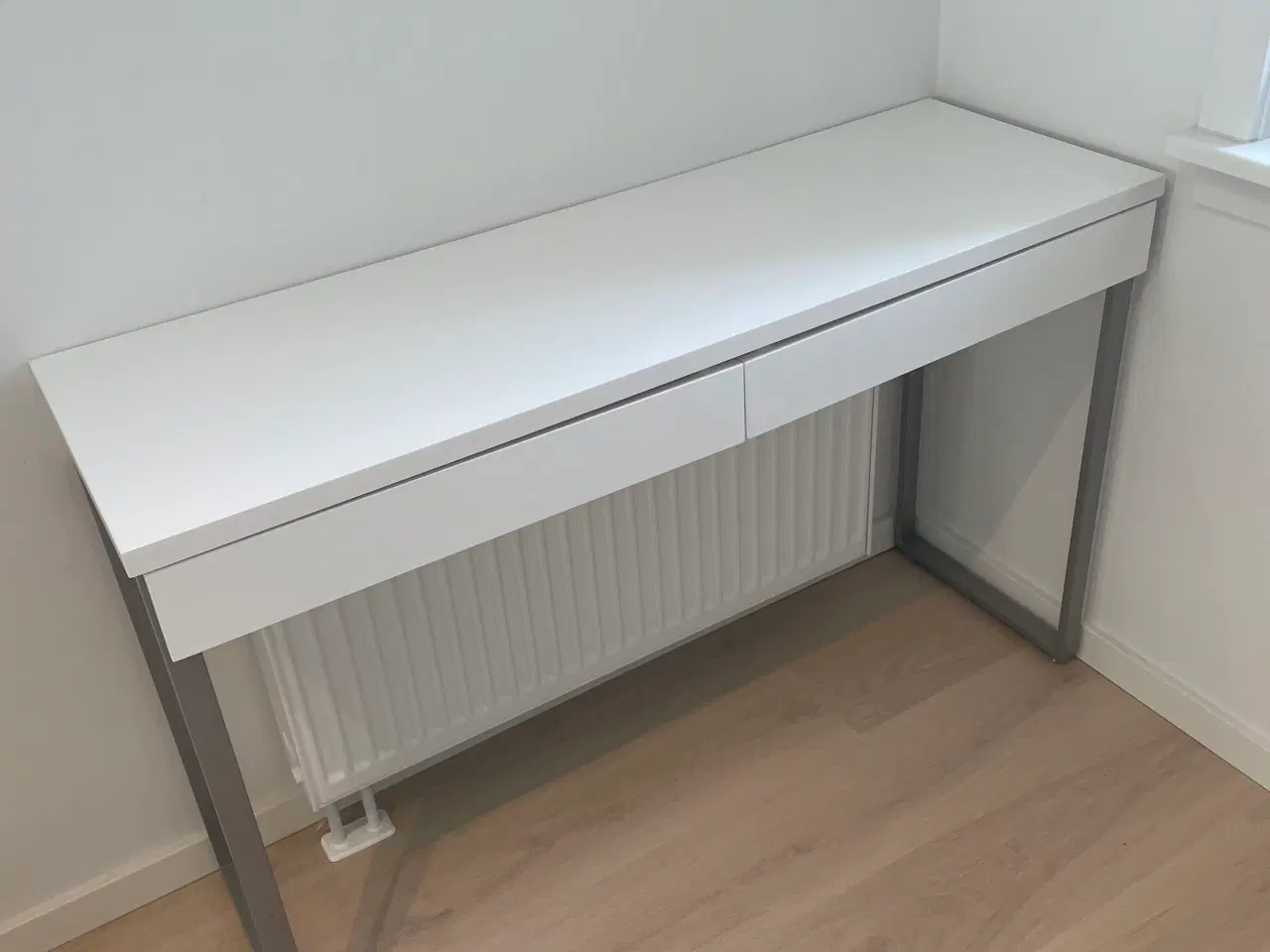 Billede 1 - Skrivebord / konsolbord