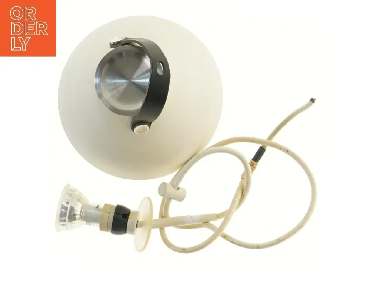 Billede 2 - Hvid pendellampe design For The People (str. 16,5x12 cm)