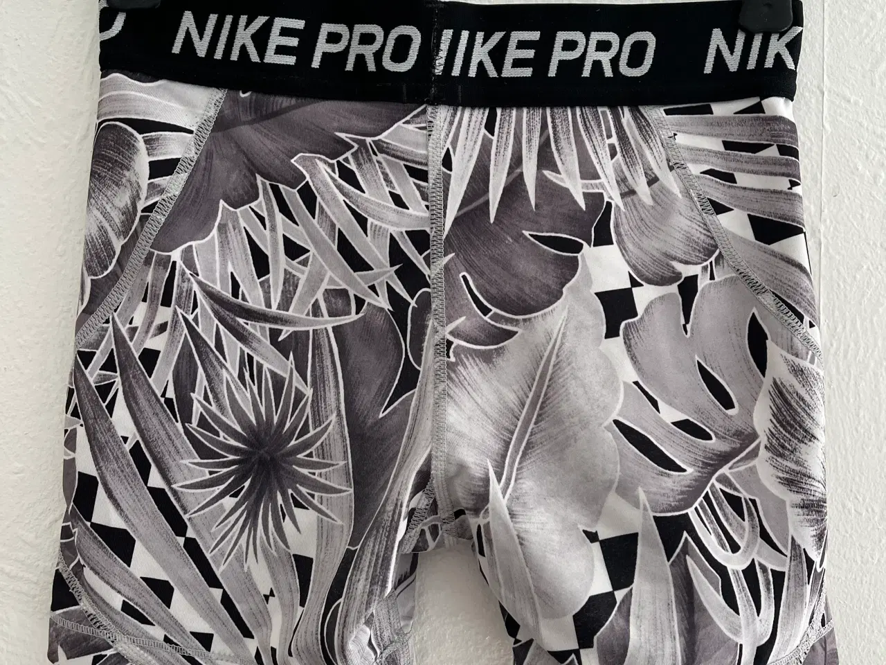 Billede 3 - Nike Pro shorts str. M / 10-12 år