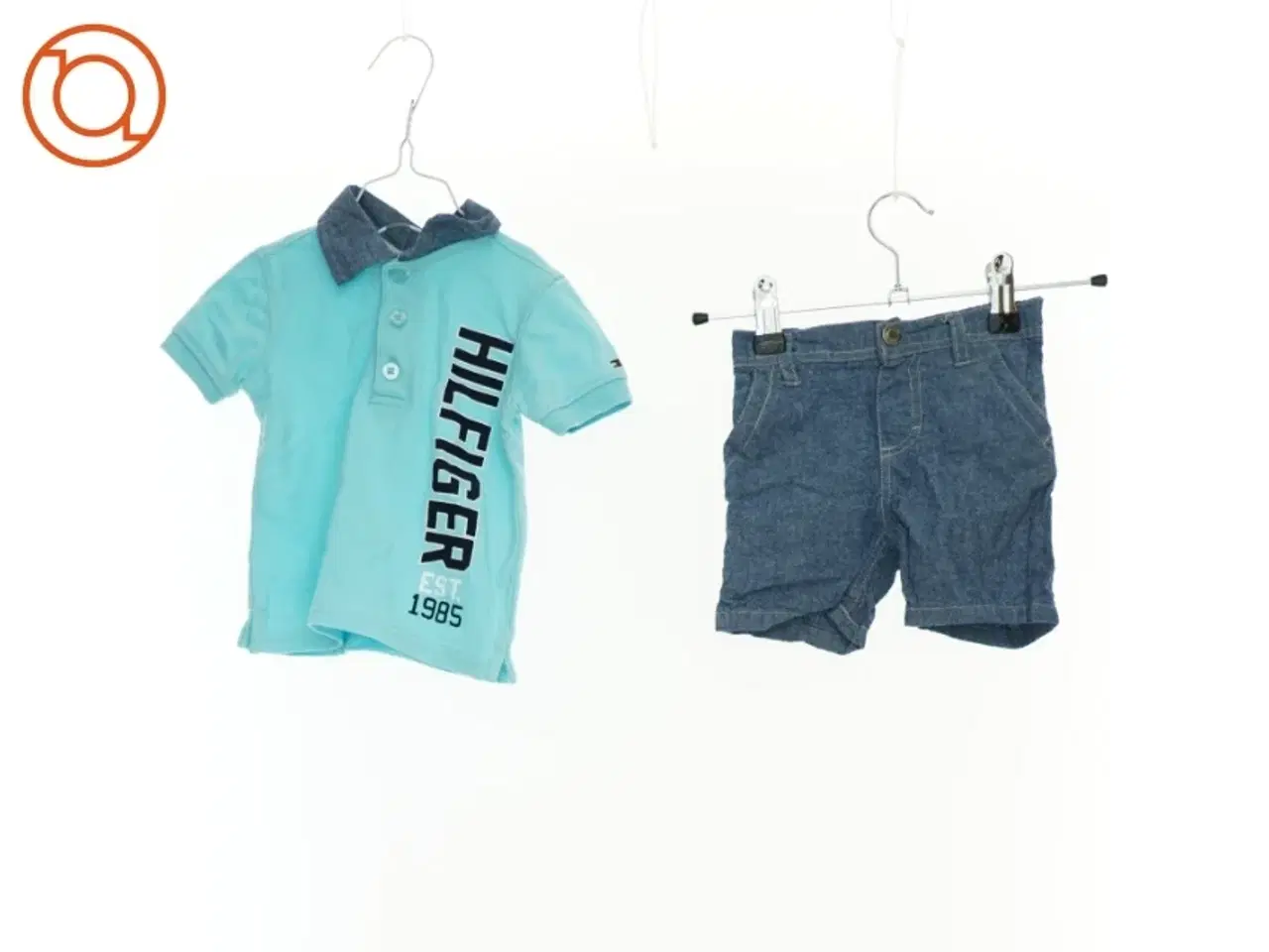 Billede 1 - Sæt, polo og shorts fra Tommy Hilfiger (str. 80 cm)