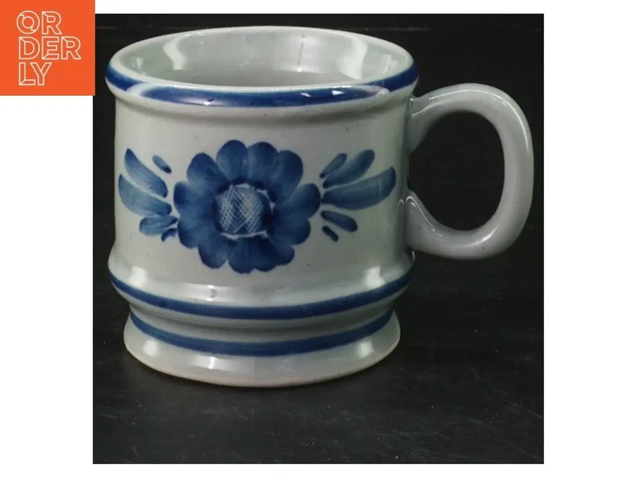 Billede 1 - Keramikkrus med blomstermotiv (str. 7,5x8,5 cm)