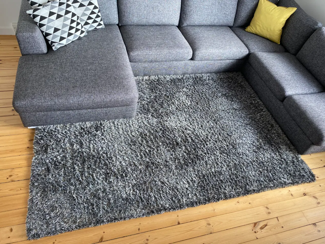 Billede 1 - Tyk og lækker Tinsel ryatæppe – grå (170x240 cm)