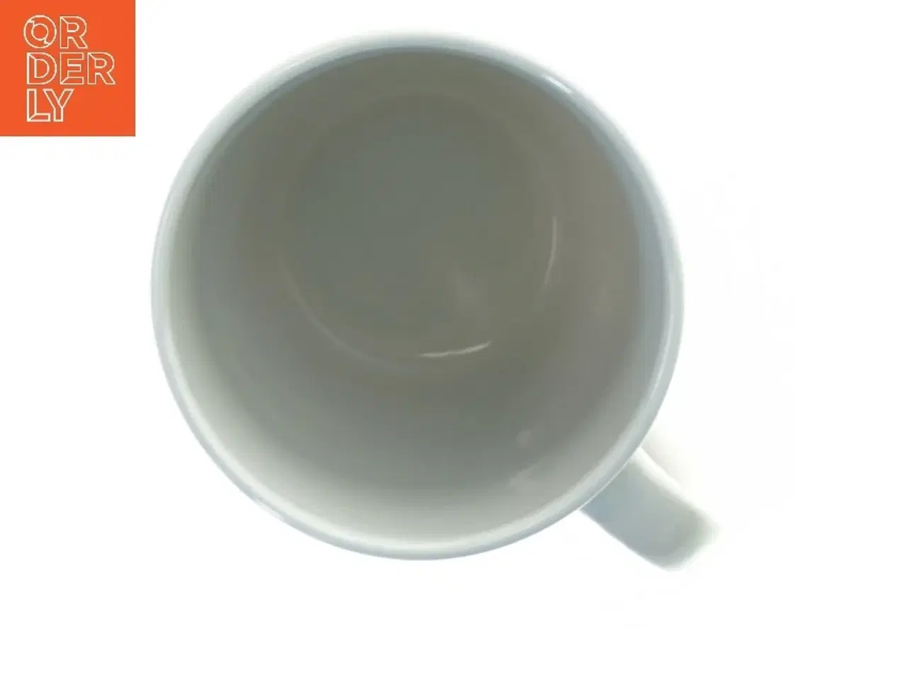 Billede 5 - Røde og hvide krus med jule dekoration fra Søstrene Grene (str. H. 9,5 cm. ø. 8,5 cm)