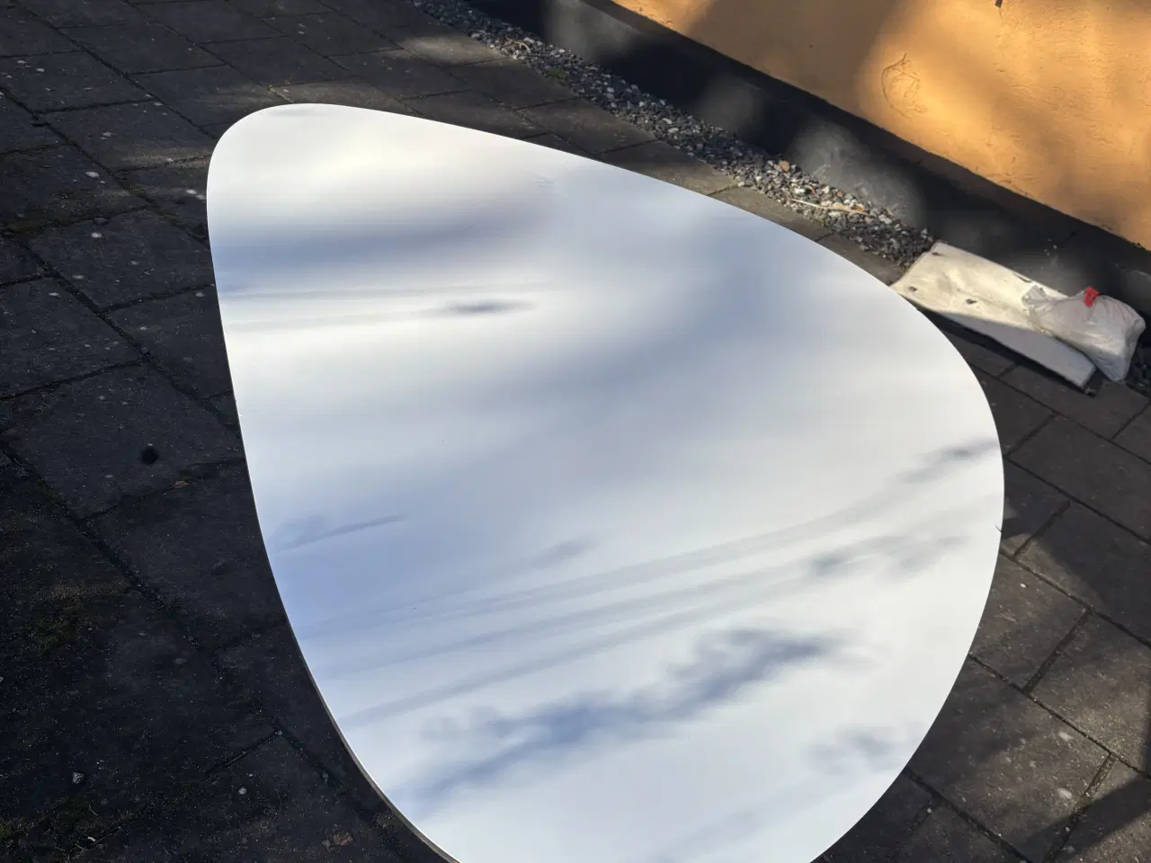 Billede 4 -  Sofabard i hvid og sort