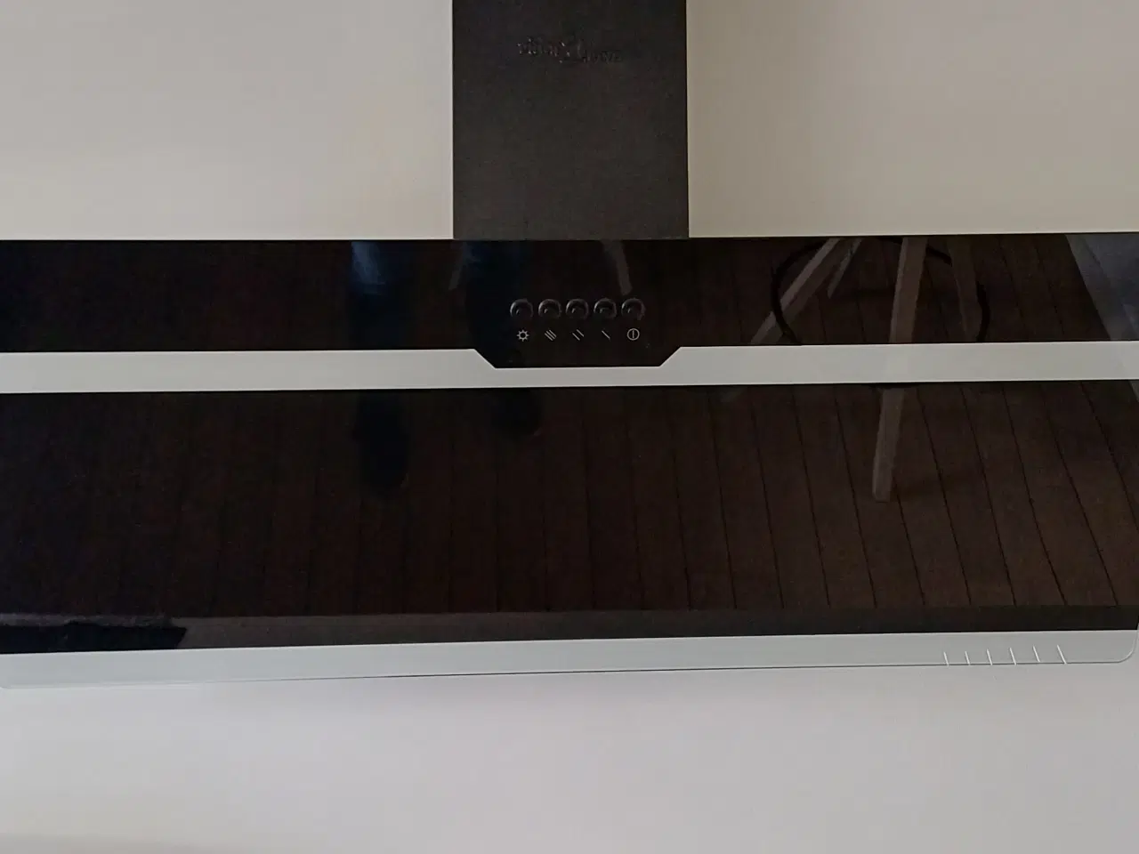 Billede 1 - Emhætte et år gammel