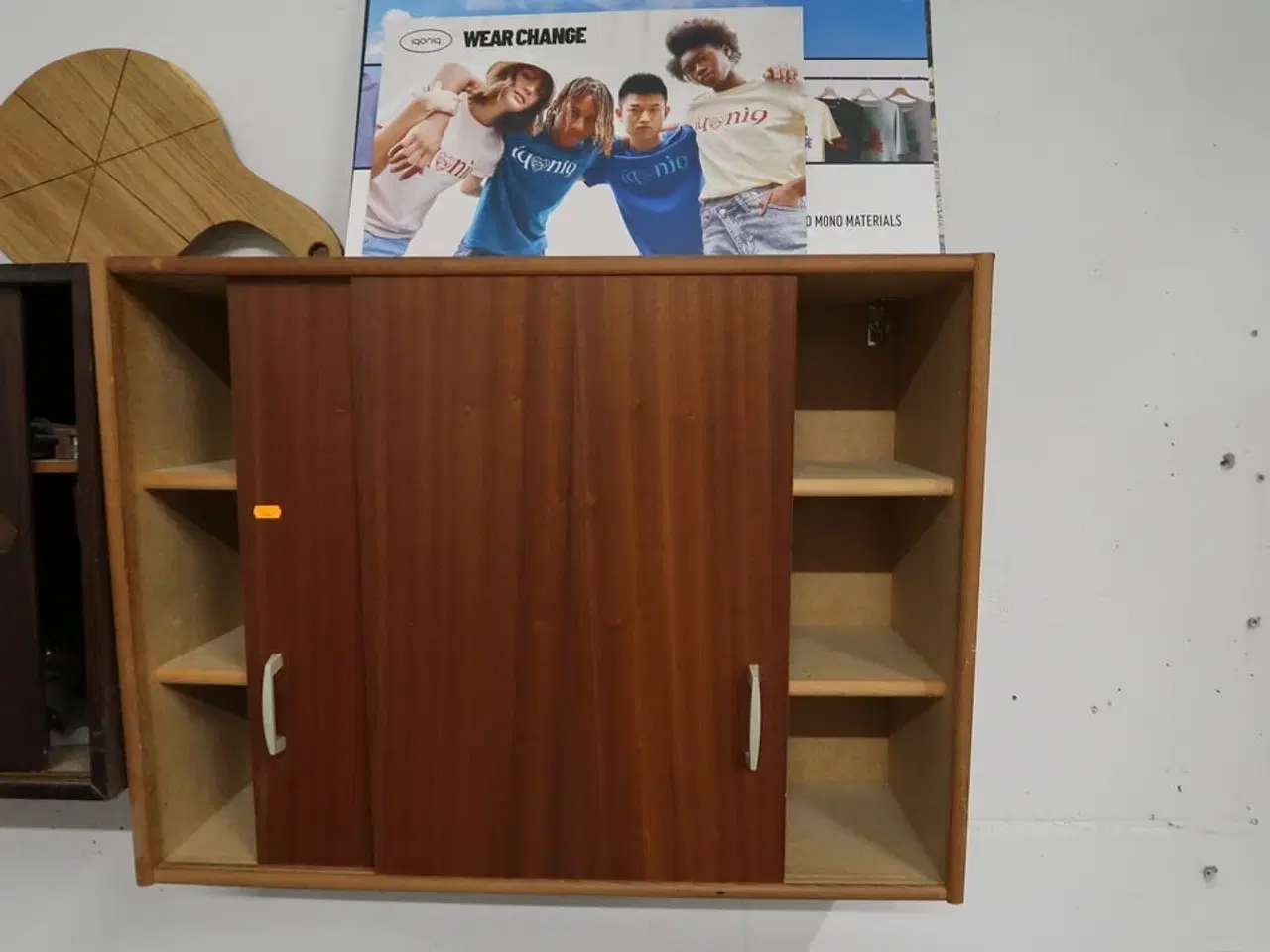 Billede 2 - 2 stk. vægskabe med div. Værktøj m.m.