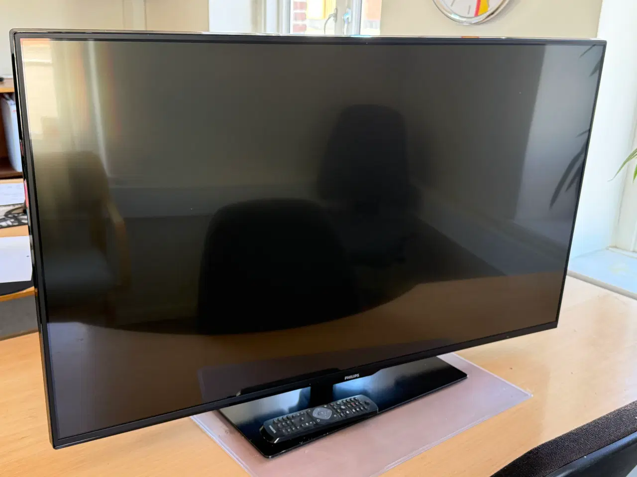 Billede 1 - 43” Phillips TV m/ fod