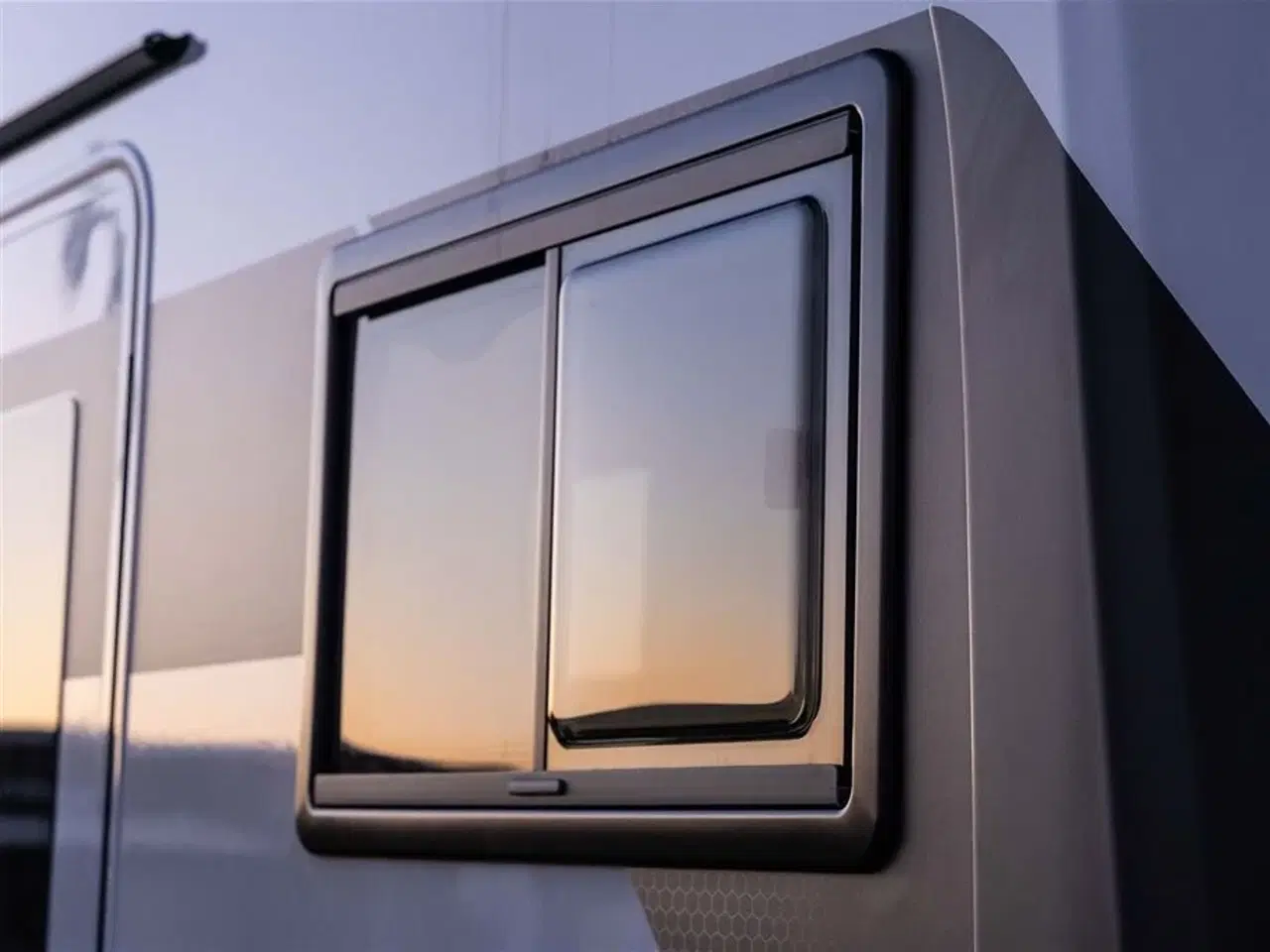 Billede 34 - 2026 - Benimar Mileo 263   Skandinavisk design og komfort året rundt