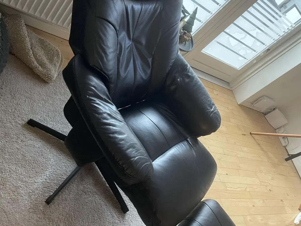 Billede 1 - Sort lænestol med skammel