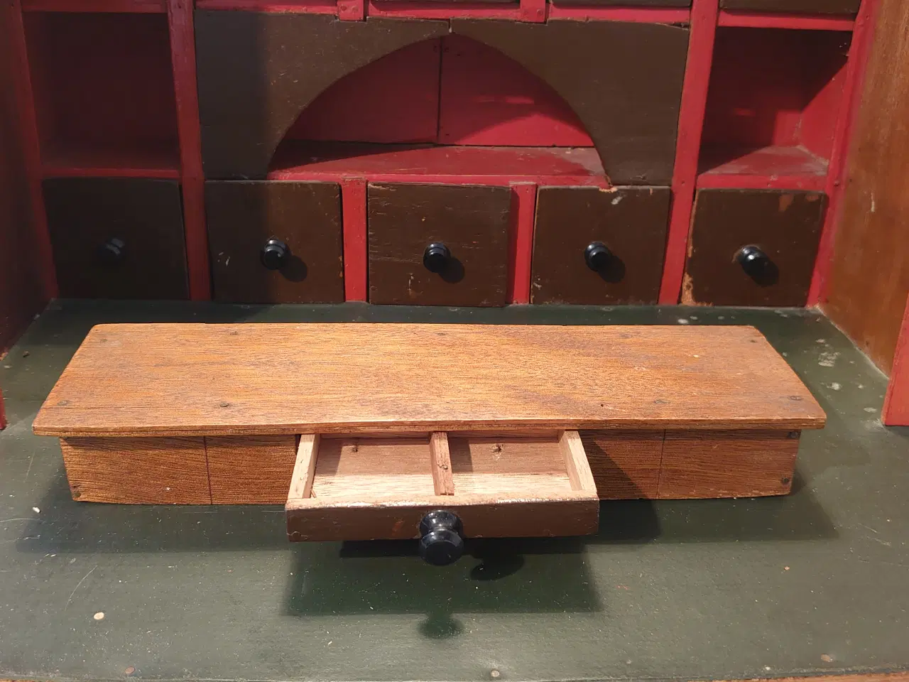 Billede 8 - Stor gammel købmandsbutik med 31dele(43,5x30x29)cm