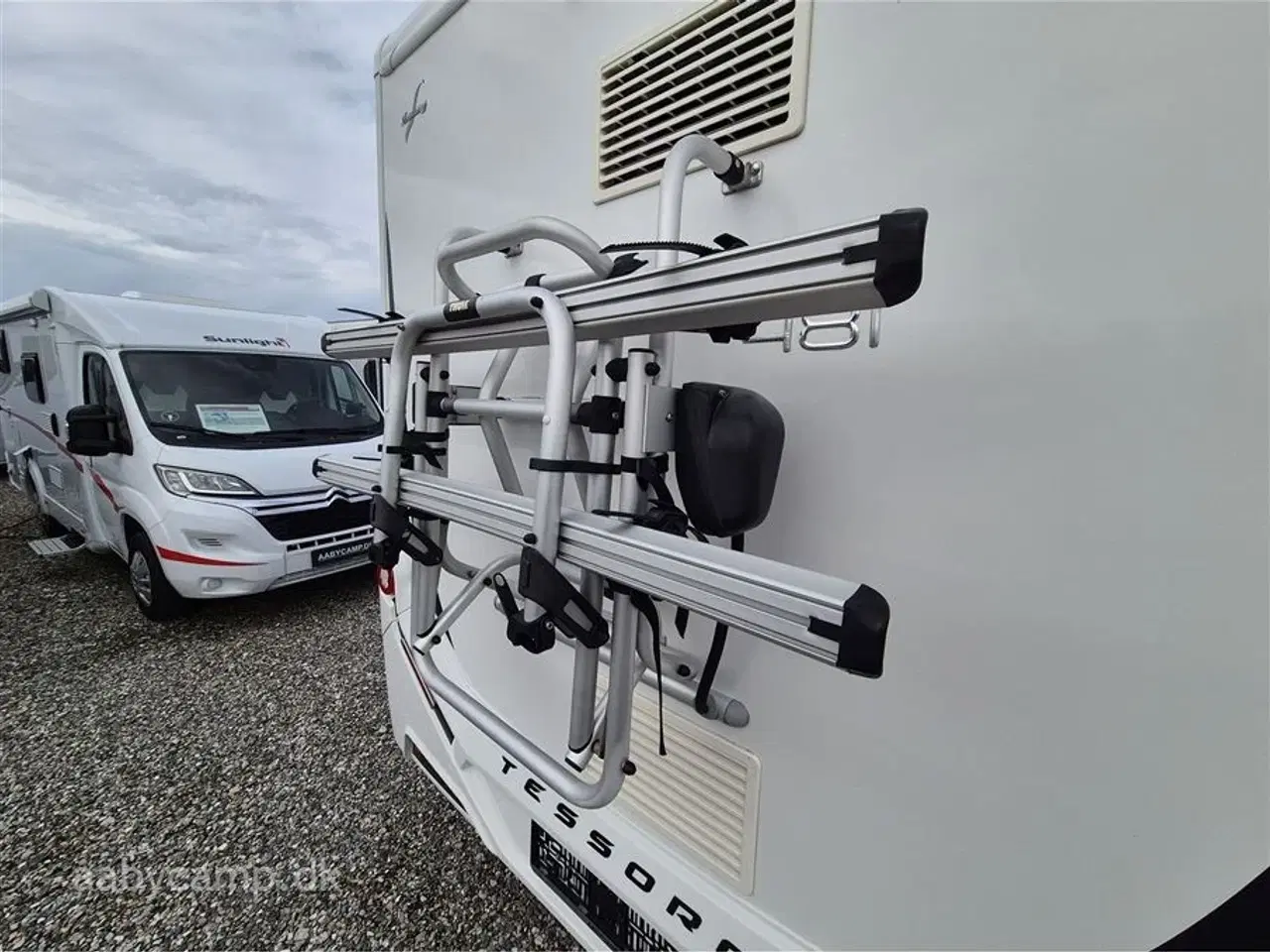 Billede 24 - 2020 - Benimar Tessoro T481   NK Pakke. Automatgear. solceller. markise. Lithium Batteri. Thetford ovn. hæve/sænke cykelstativ. 32 tommer FMT TV.  Fuld service.