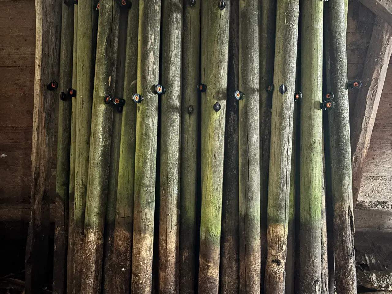 Billede 1 - Materialer til komplet udendørshegn