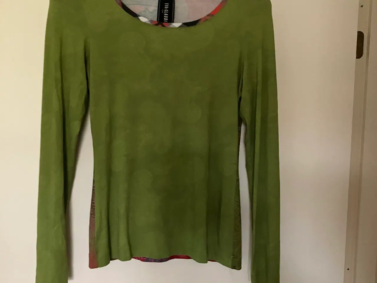 Billede 1 - T-shirts fra Eva&Claudi i str S i bomuld mm