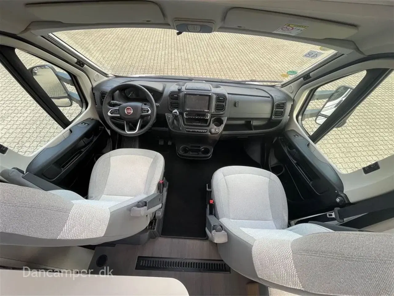 Billede 2 - 2022 - Adria Coral Plus S 670 SL 2 stk. Lithium batterier, solceller, 230 V inverter. Thetford gasovn. 140 HK Aut.gear