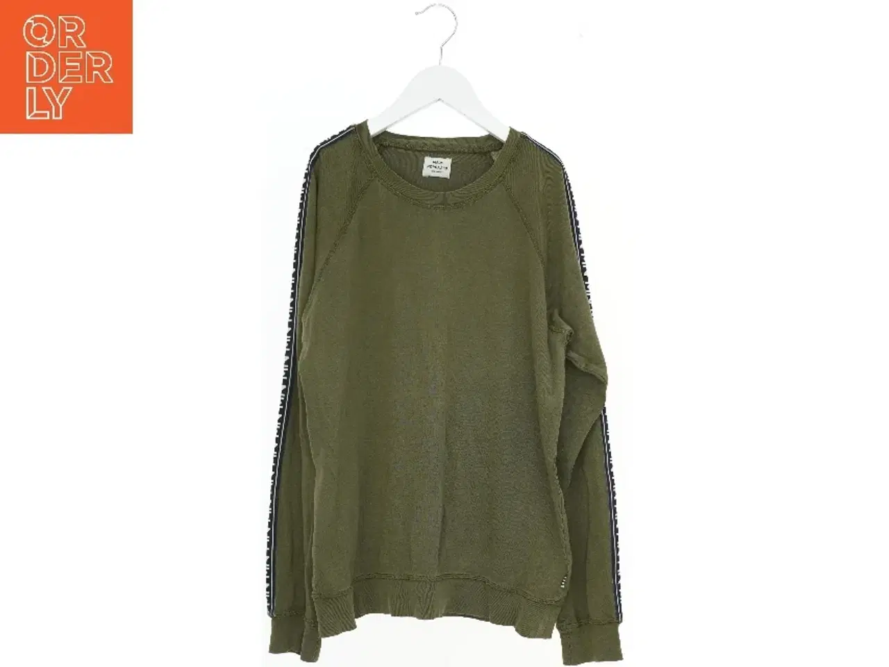 Billede 1 - Casual grøn sweatshirt med stribe detaljer fra Mads Nørgaard (str. 164)