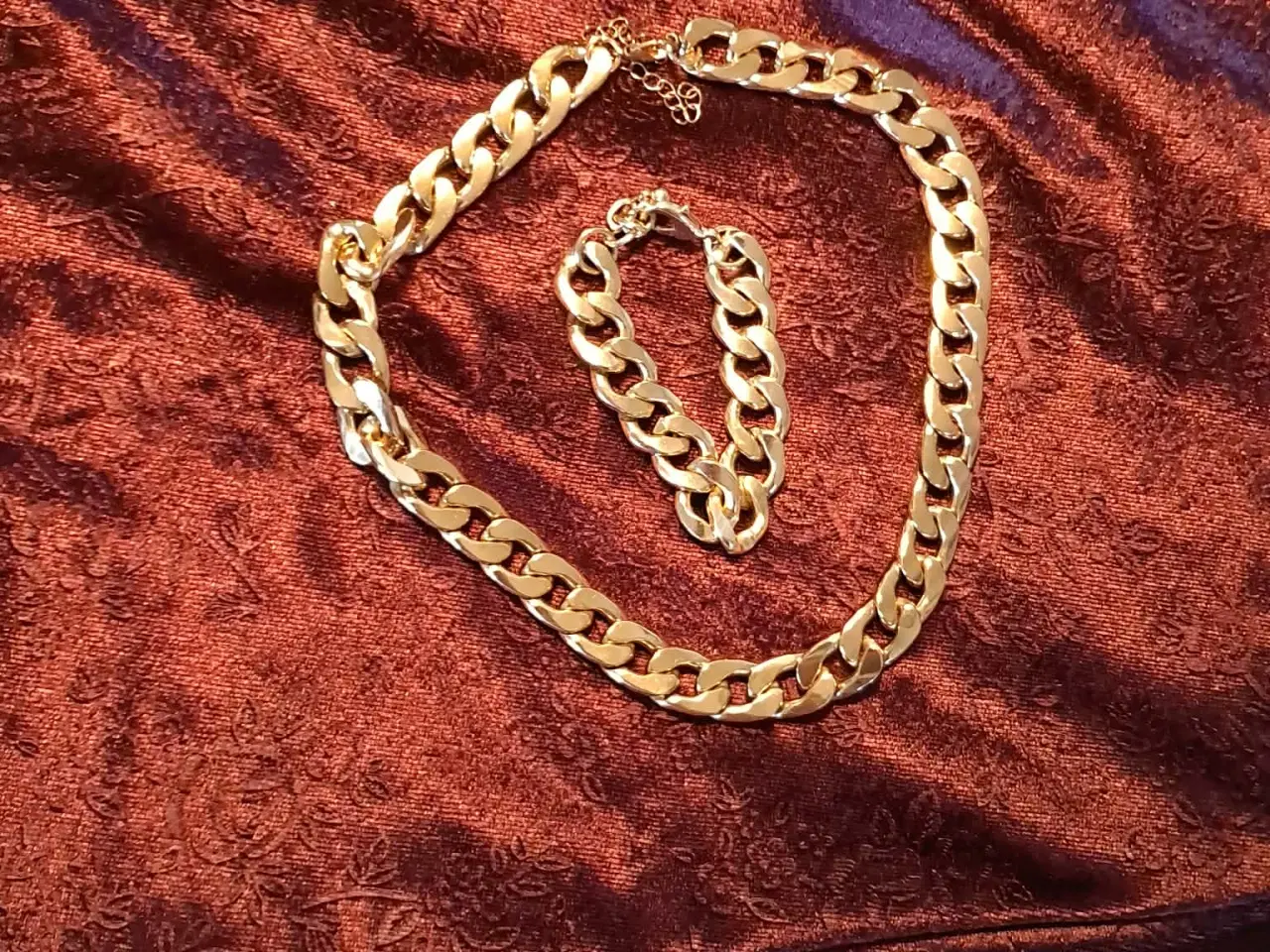 Billede 1 - Halskæde og armbånd i klassisk panser-design. Forg