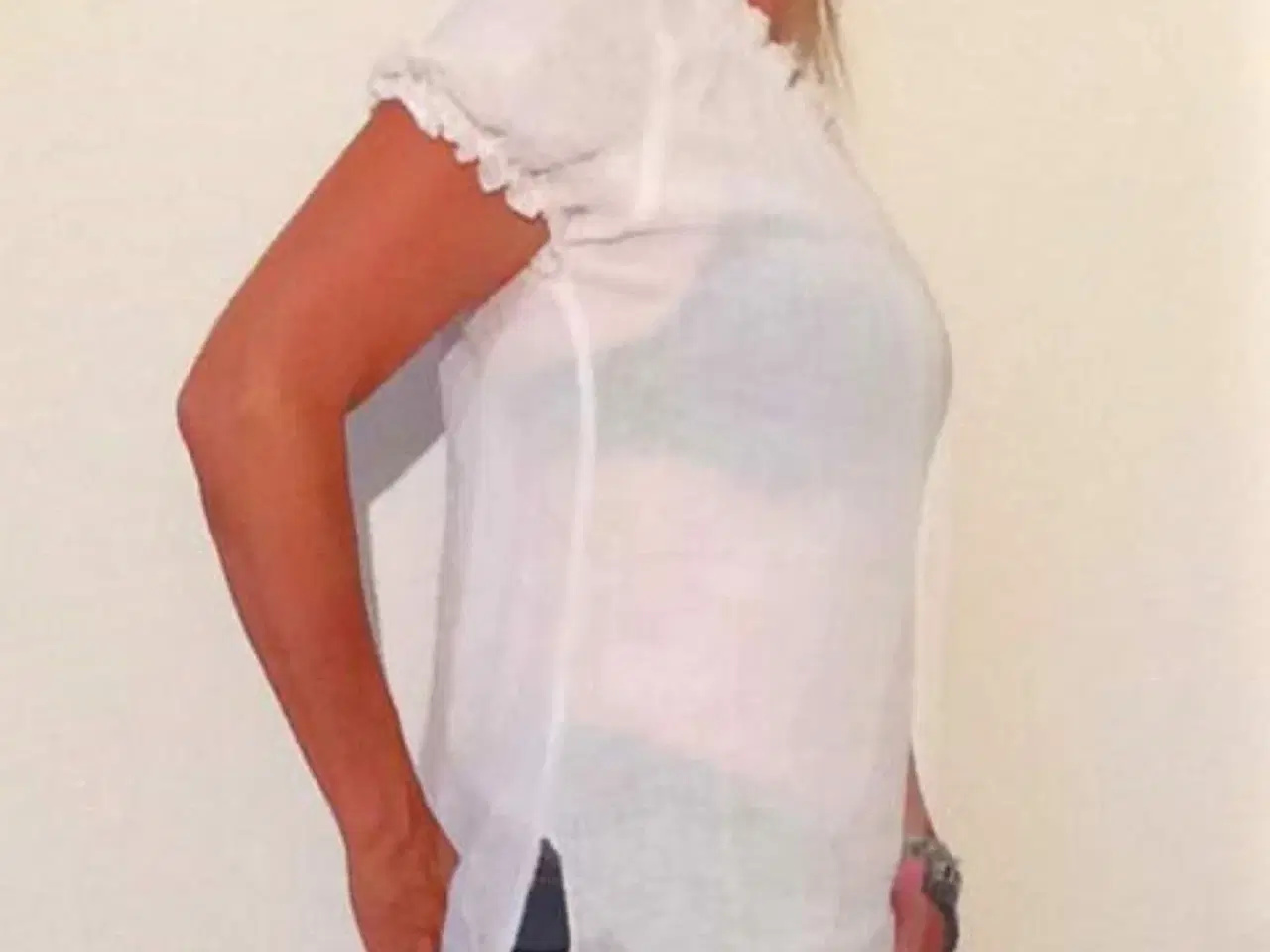 Billede 2 - Hvid sommertop i let stof