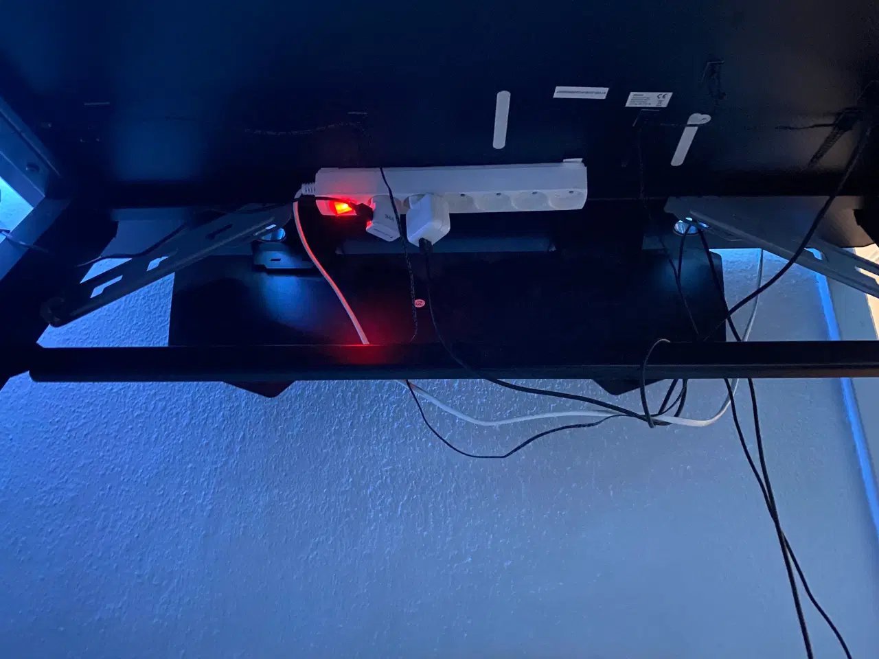 Billede 6 - Stilrent gamingbord perfekt til dit setup