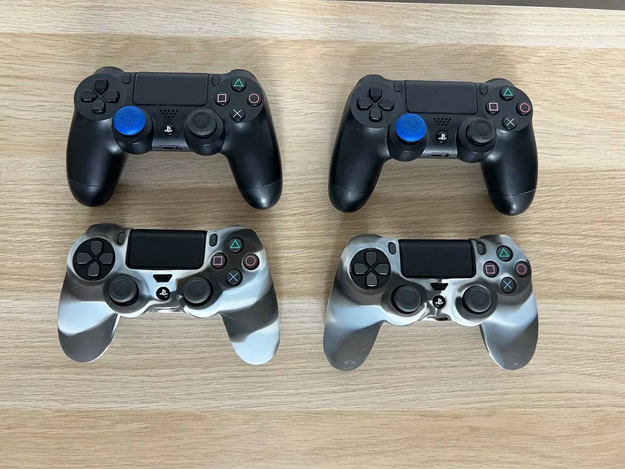 Billede 3 - PlayStation 4 med 4 controllere, spil & tilbehør