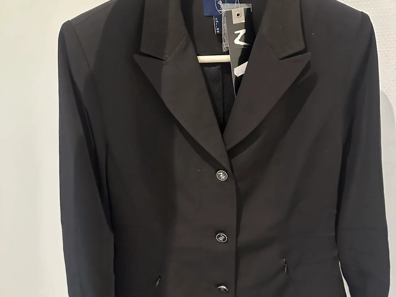 Billede 1 - Flot og helt ny stævnejakke i str. 36