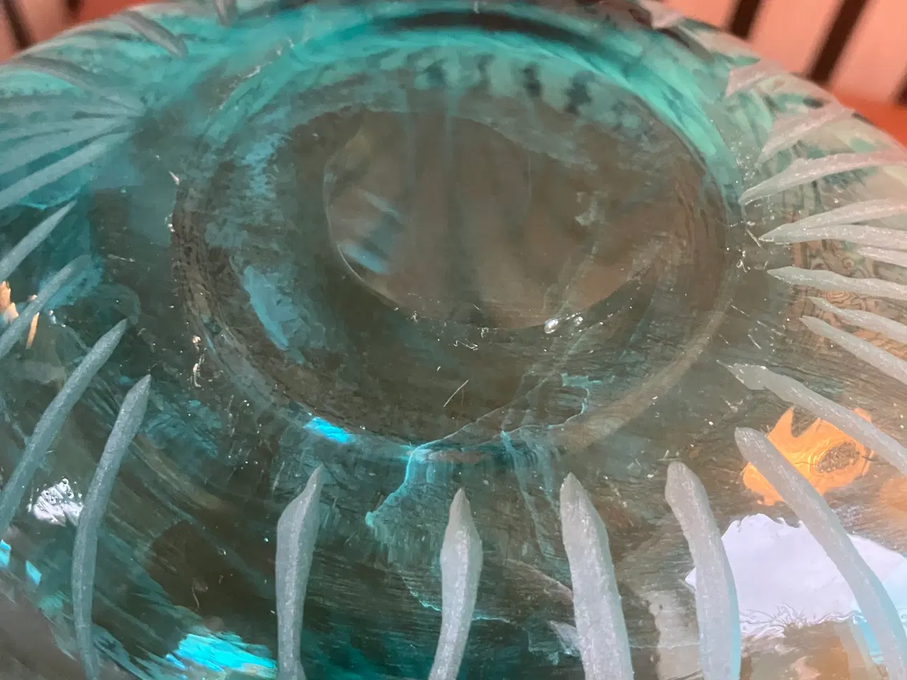 Billede 3 - Smuk turkise glasvase  med hvide striber.