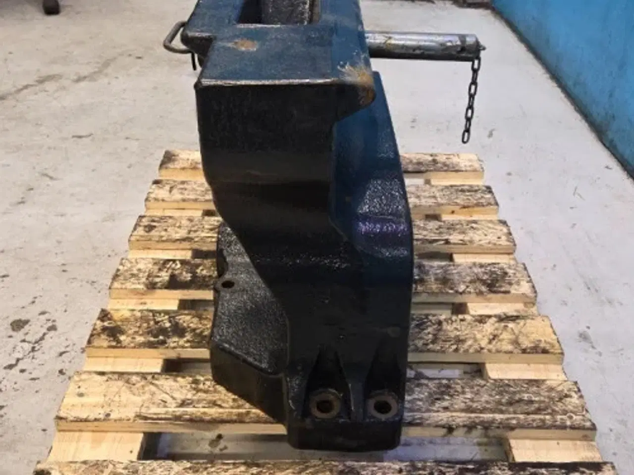 Billede 12 - Case Farmall 115C Frontvægt Holder 84313805