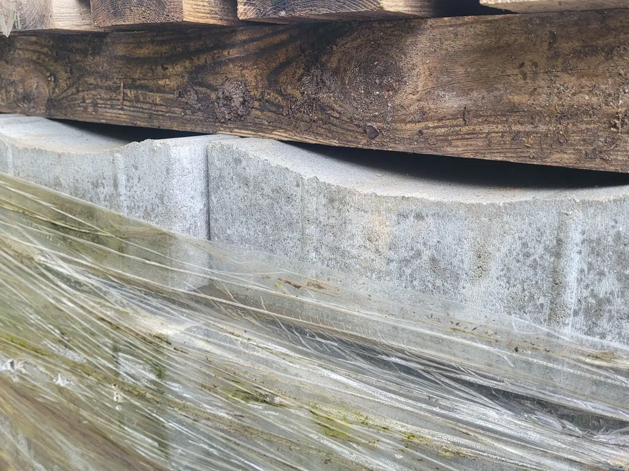 Billede 7 - Betonfliser, vandrende og kantsten