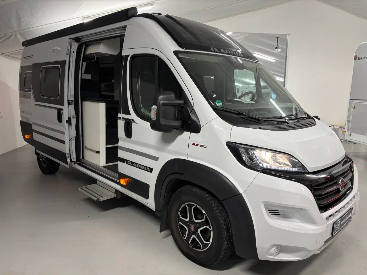Billede 2 - Autocamper til salg - Adria 640 SLB Twin Supreme