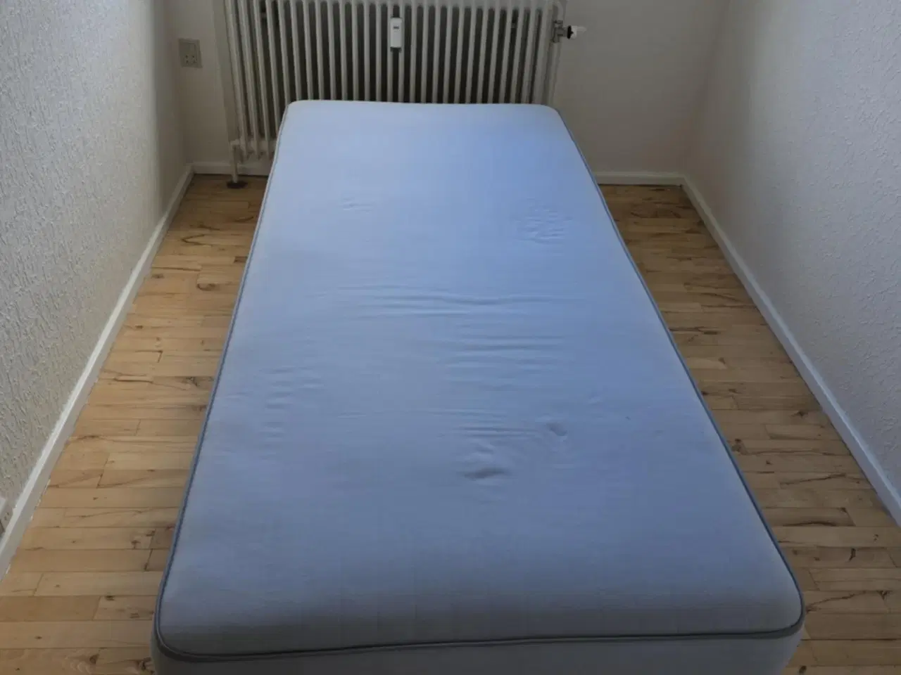 Billede 2 - Gratis seng. 90x200 cm