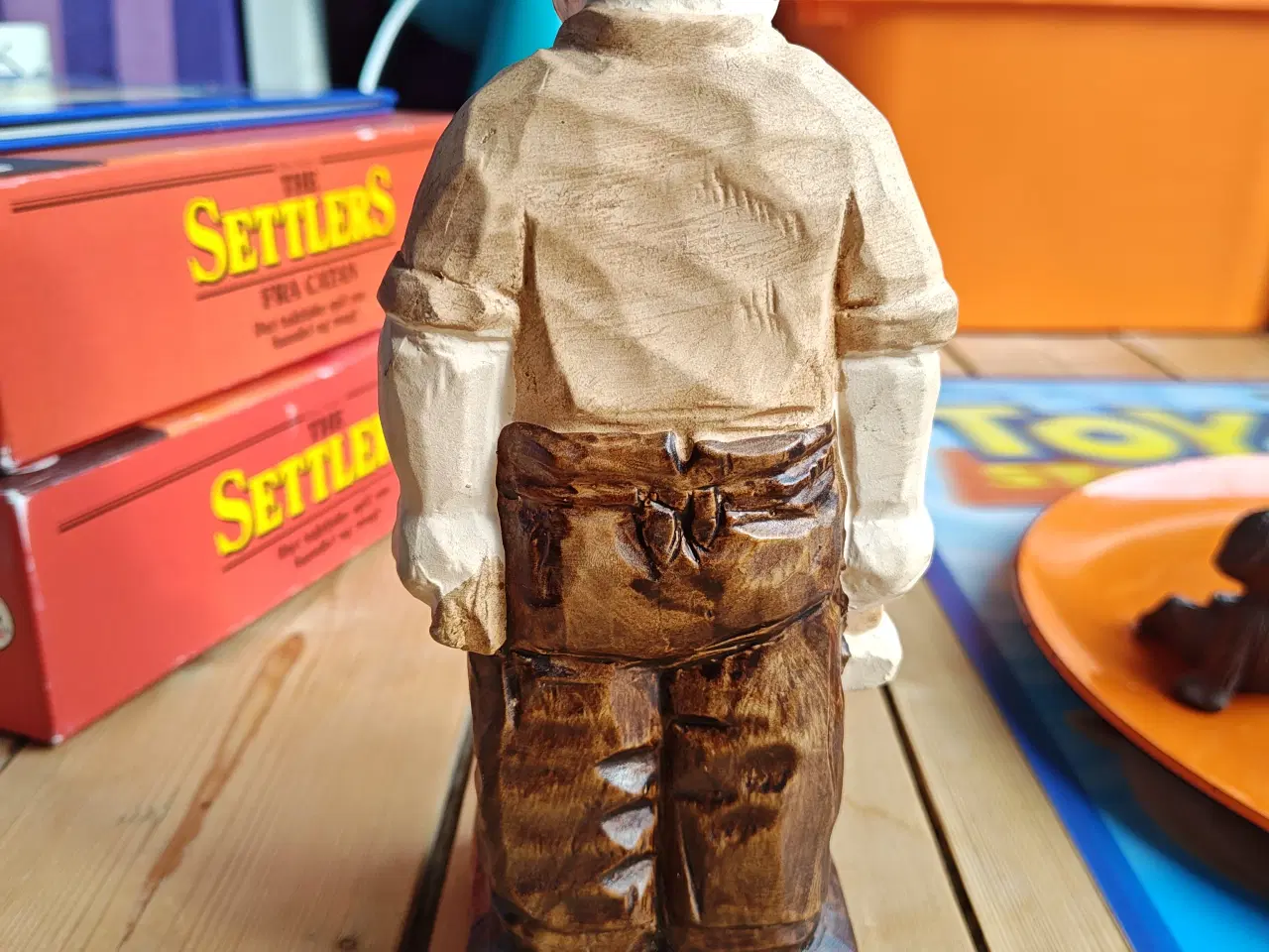 Billede 4 - Smed med Ambolt figur af ERO Keramik Danmark