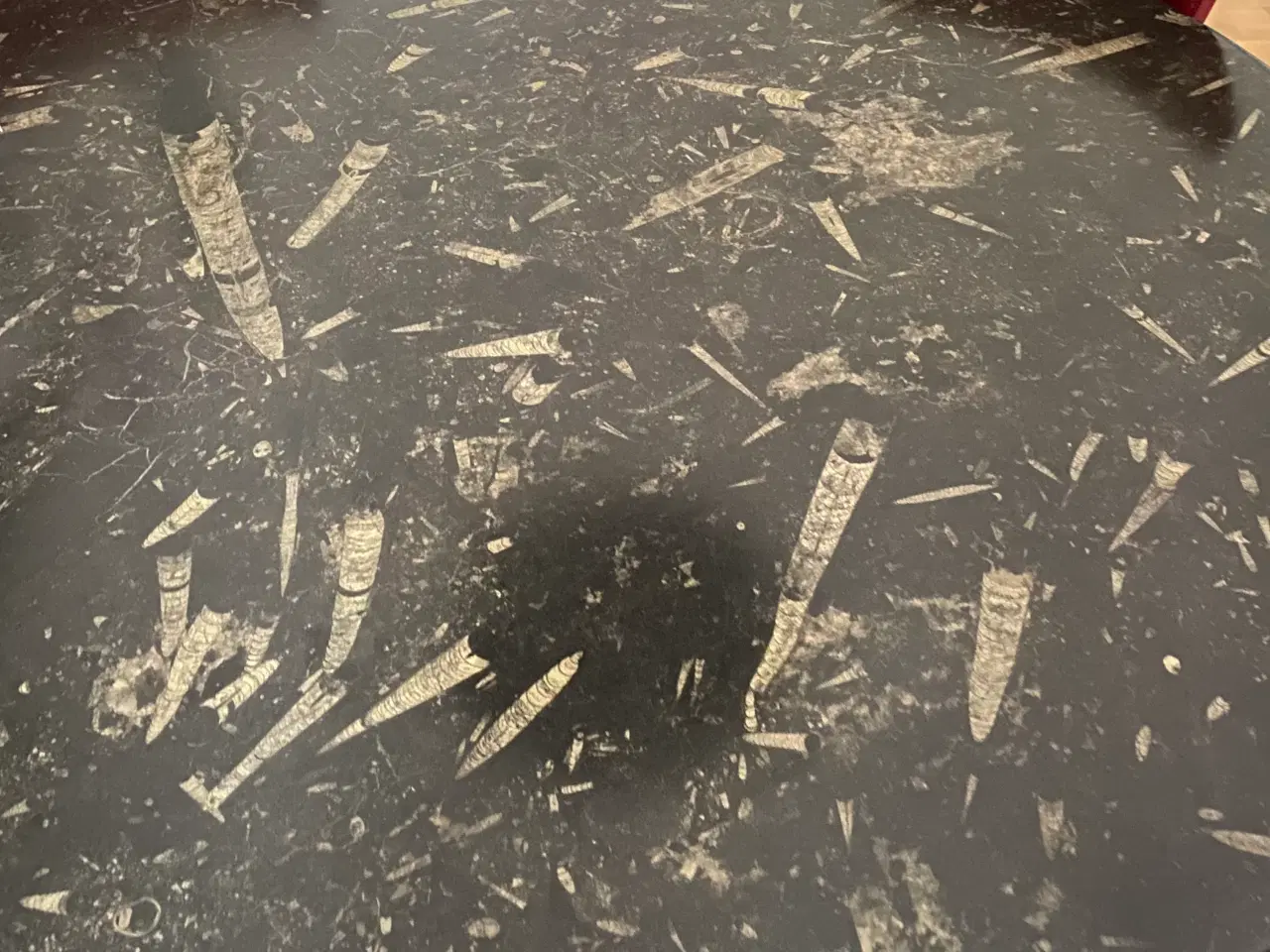 Billede 2 - Stenbord med forsiller stort og tungt spisebord