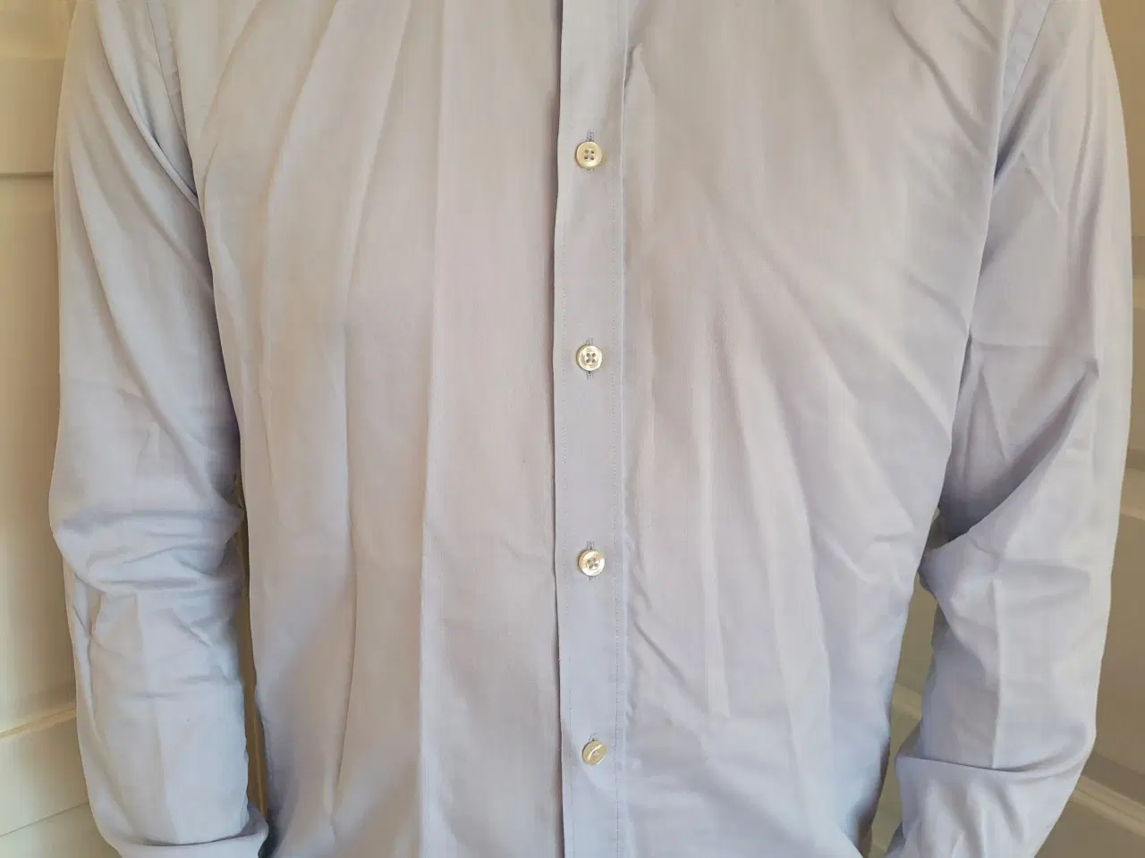Billede 1 - Fin, lyseblå skjorte fra mærket Bertoni.