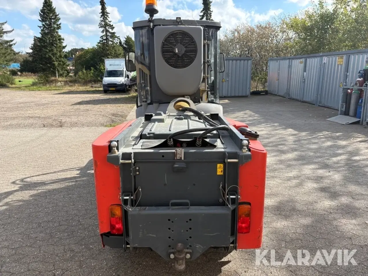 Billede 6 - Redskabsbærer Hako 1470 citymaster 600 med klipper og kost