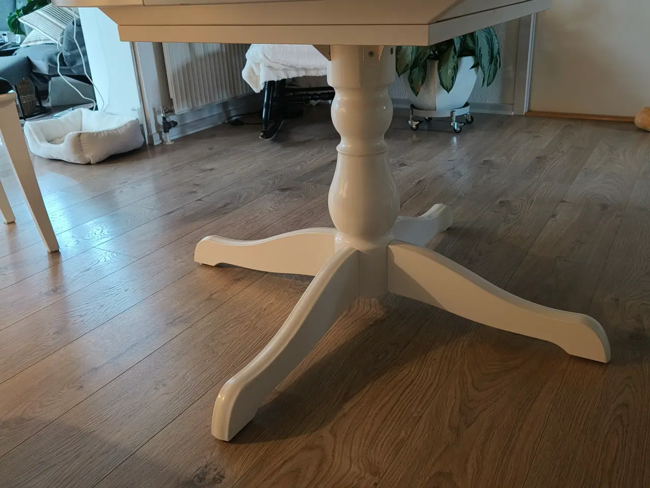 Billede 2 - Rundt IKEA spisebord med 4 stole. Hvid.