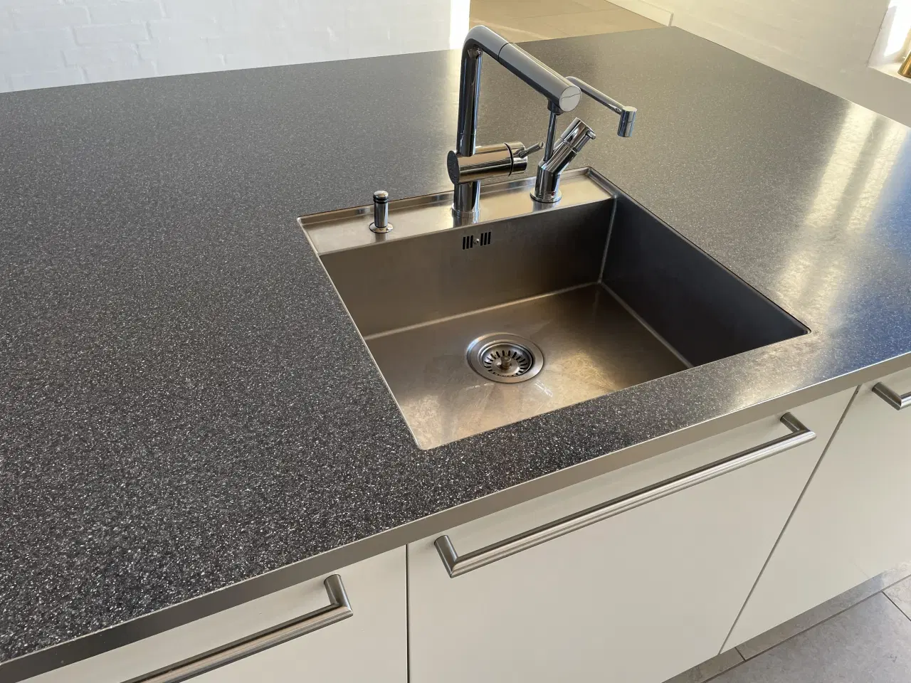 Billede 7 - Komplet køkken med hvidevarer og køkkenø