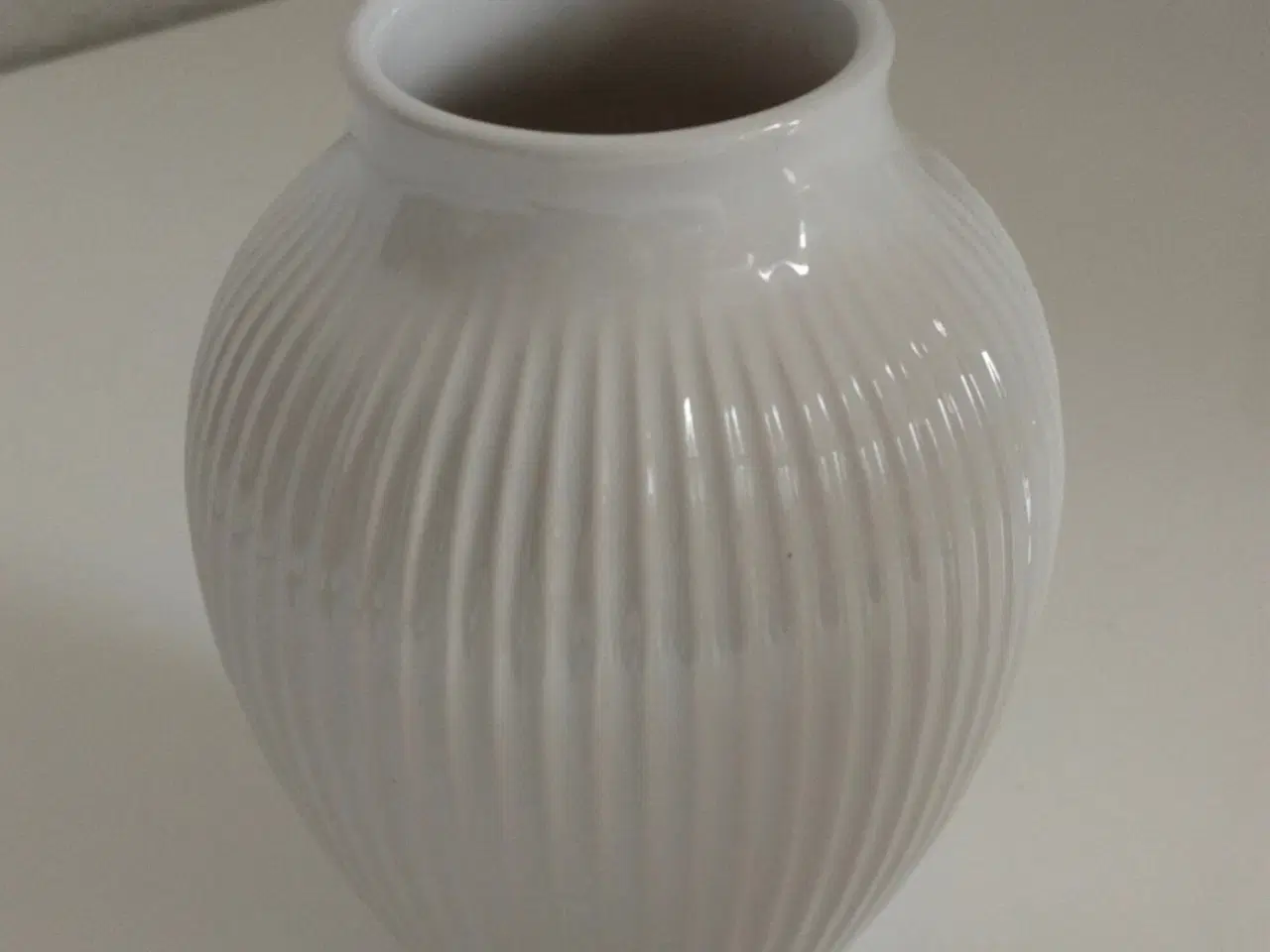 Billede 2 - KNABSTRUP KERAMIK VASE 12,5 CM HVID NY/UBRUGT