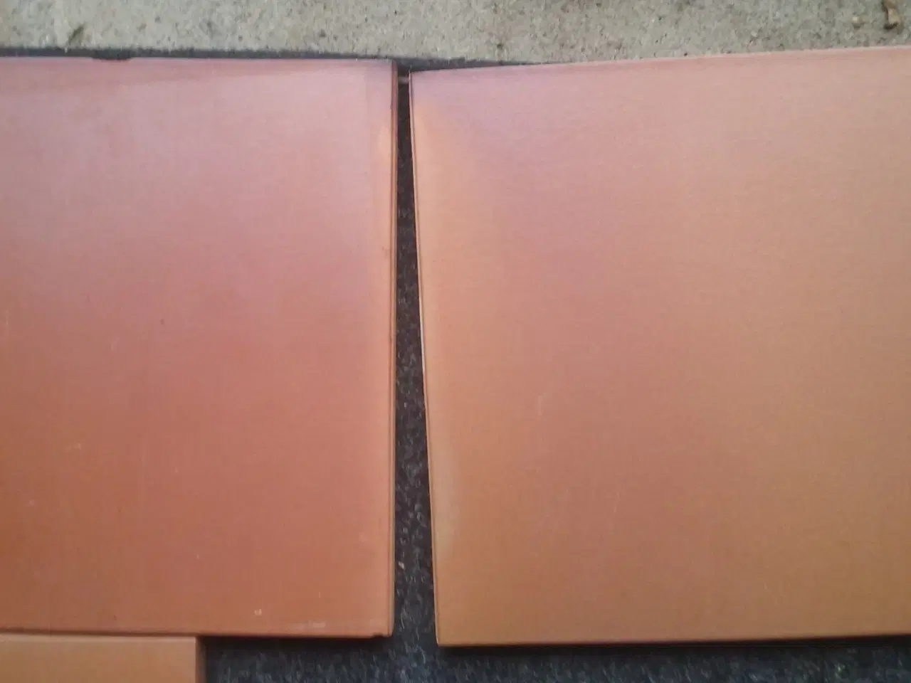 Billede 4 - 4 stk retro ABC klinker i rødbrun - 24 X 24 X 1,5