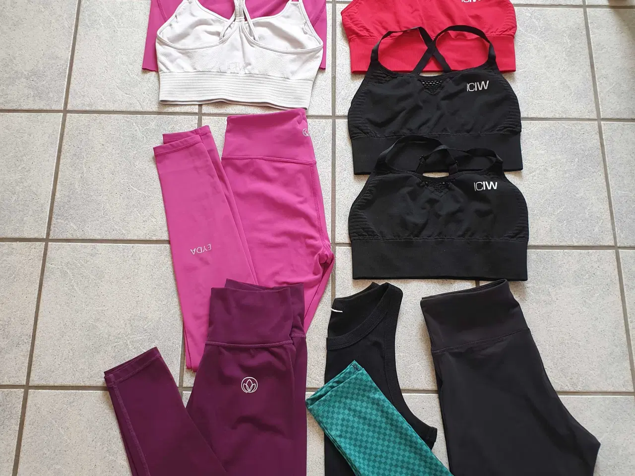 Billede 1 - Træningstøj str XS 